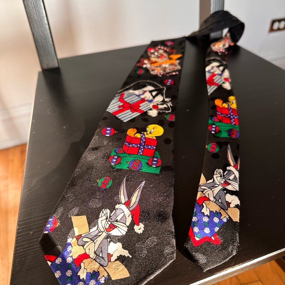 Looney Tunes Vintage 1995 Neck Tie Mania Characters Christmas, 100% Silk Vintage